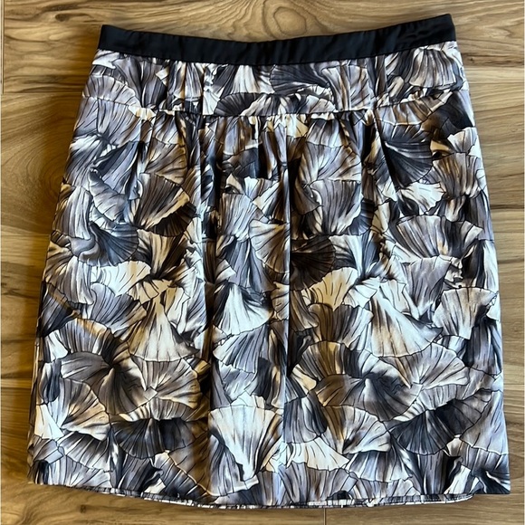 BCBG Max Azria Black White Gray Palms Lined Skirt Classic Office Size 8 Mini - Picture 1 of 7